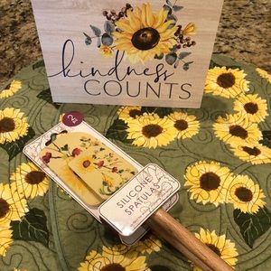 Place mats (2) spatulas (2) wood art sunflowers